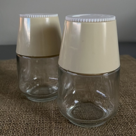 Vintage Gemco The Rangers Salt & Pepper Shakers Plastic Lid & Clear Glass Jar - Picture 5 of 6